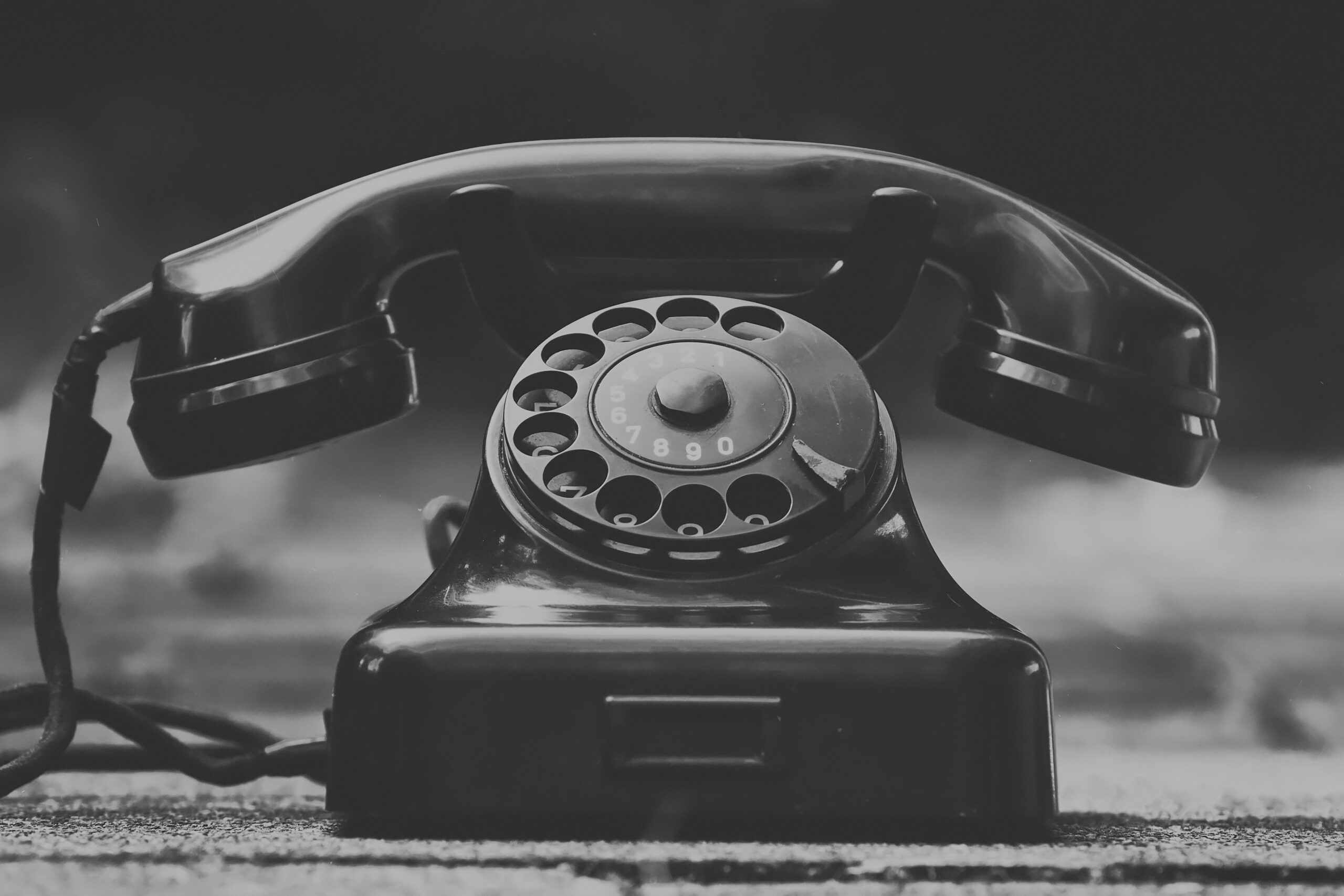 ancien téléphone fixe en bakelite