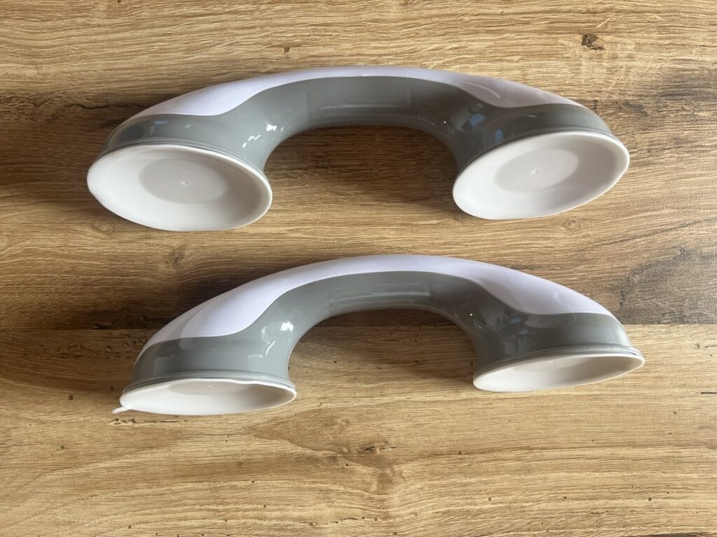 2 poignées de sécurité à ventouses